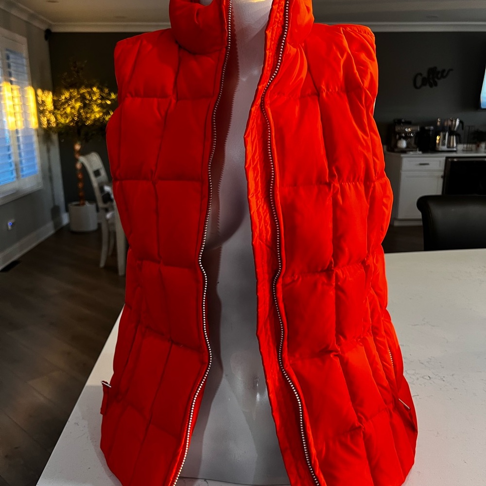 GAP Women's Orange Puffer Vest